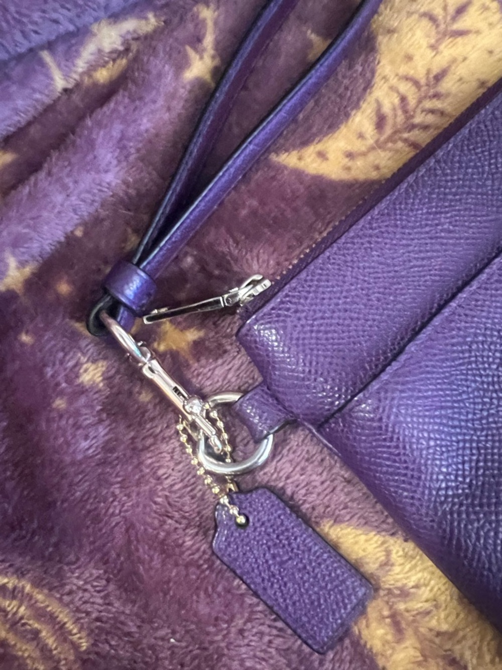 🦄 Coach Purple Pebbled Leather Large Zip Wristlet | Stunning Rich Plum | EUC - Picture 5 of 16